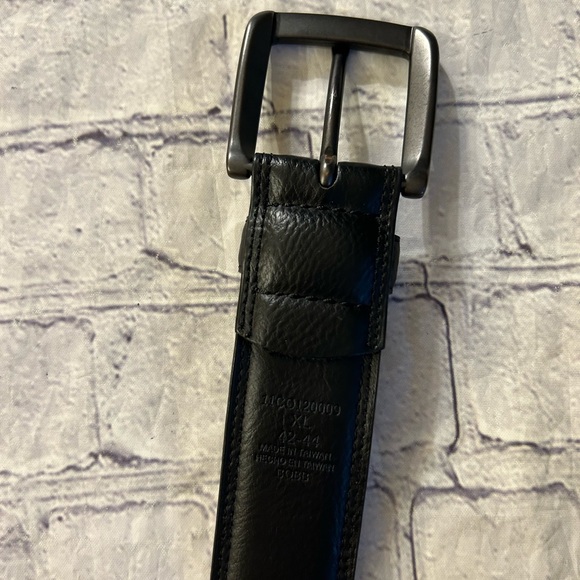 COLUMBIA SPORTSWEAR COMPANY MENS VEGAN LEATHER BLACK CHUNKY BELT SIZE XL (42-44) - Picture 3 of 10